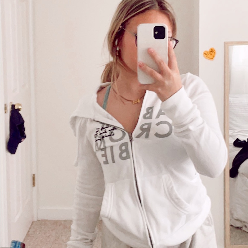super cute abercrombie zip up